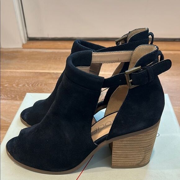 Sole Society Navy Suede Open-Toe Shoes, Size 7.5 - Picture 2 of 6